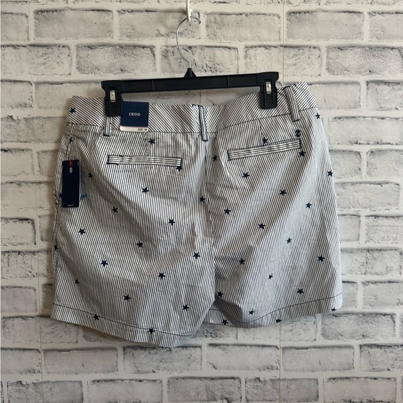 NWT! Women’s IZOD blue and white stripes and stars flat front shorts size 10 - Picture 2 of 6